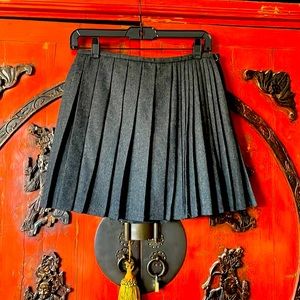Pleated wool mini skirt in grey